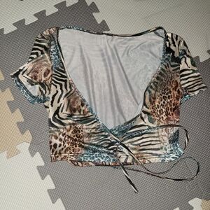 Animal print tie front crop top